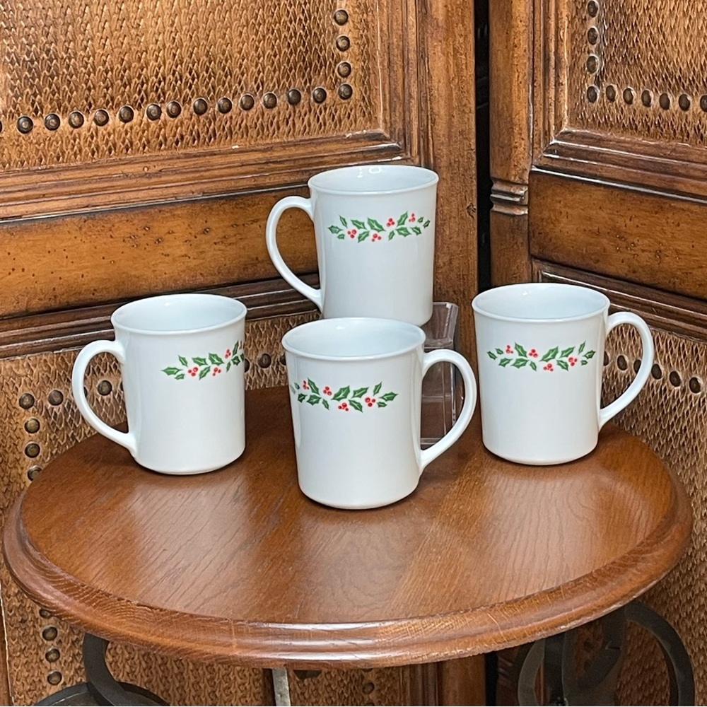 Corning Christmas mugs, Wreath Design